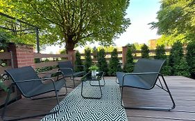Lux Garden Apartment